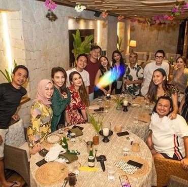 Ayu Dewi dan Luna Maya Sensor Foto Gisel di IG, Kenapa?