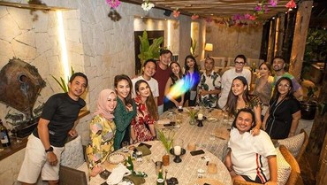 img-title Ayu Dewi dan Luna Maya Sensor Foto Gisel di IG, Kenapa?