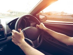 Demi Beli Durian, Pria Ini Ngebut Bawa Mobil 160 Km/Jam!