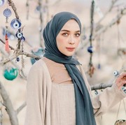 Gaya Hijab Pashmina Simpel dan Modis ala Selebgram Tanah Air