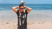 <p>Saat Hamish Daud menikahi Raisa, 3 September 2017, netizen sampai menyebutnya Hari Patah Hati Nasional. <em>He he he...</em> Ada-ada saja ya, Bunda? Pernikahan mereka pun makin bahagia sejak kehadiran sang putri, Zalina Raine Wyllie, yang genap 2 tahun pada 12 Februari mendatang. (Foto: Instagram @hamishdw)</p>