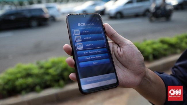 Viral warganet di sosial media mengeluhkan mobile banking (m-banking) BCA error dan tidak bisa digunakan.
