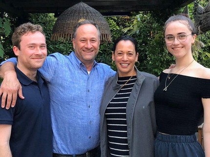 Jadi Ibu Sambung, Begini Cara Kamala Harris Dekat dengan Anak Tirinya