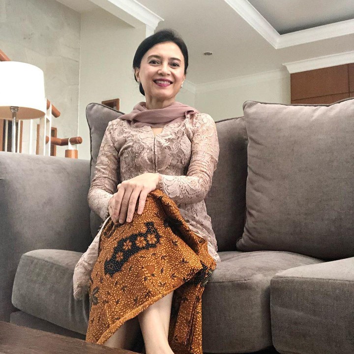 <p>4. Selain masih aktif dalam kegiatan menarinya, Luki Ariani juga memiliki kesibukan lain, yakni sebagai guru matematika di Yayasan Humanisti. (Foto: Instagram ig: @lukiariani)</p>