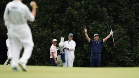 Heboh Pukulan Hole in One Jon Rahm Lewati Danau The Masters