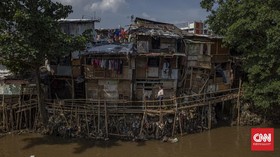 Hunian di Tepi Ciliwung dan Isyarat 'Bunuh Diri' Lingkungan