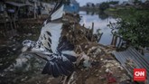 FOTO: Merekam Pudar Pesona Ciliwung Pada masa lalu Sungai Ciliwung pernah mendapat julukan 'Ratu dari Timur' karena keindahan dan kejernihan airnya. Kondisinya sekarang sangat bertolak belakang.