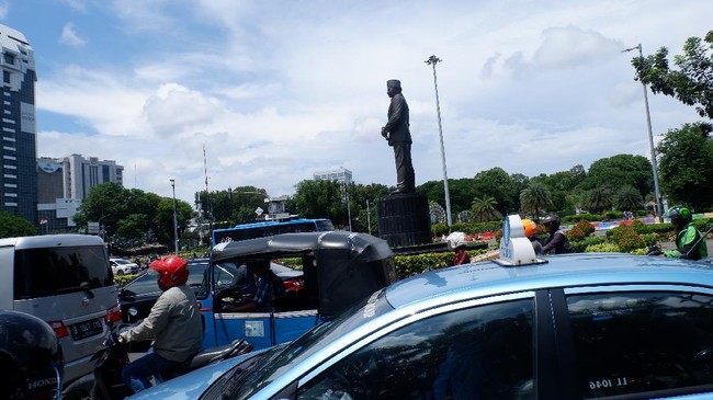 Pemerintah Provinsi DKI Jakarta berkolaborasi dengan Bloomberg Philanthrophies dan Vital Strategies mewujudkan komitmen bertajuk Jakarta Clean Air Partnership.