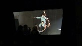 FOTO: Cara La Putyka Circus Tampil di Tengah Pandemi Kelompok La Putyka Circus menemukan cara baru untuk bisa tampil di tengah pandemi yang belum berahir di Praha, Ceko.