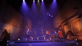 FOTO: Cara La Putyka Circus Tampil di Tengah Pandemi Kelompok La Putyka Circus menemukan cara baru untuk bisa tampil di tengah pandemi yang belum berahir di Praha, Ceko.