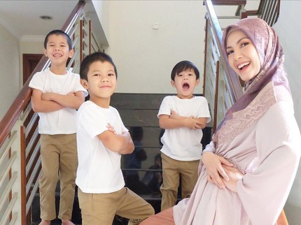 Campur Aduk Perasaan Ratna Galih Selama Dampingi Anak Belajar Online