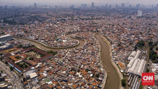 Pembebasan lahan jadi salah satu kendala proyek normalisasi. Akibatnya, proyek normalisasi tak berjalan lancar.
