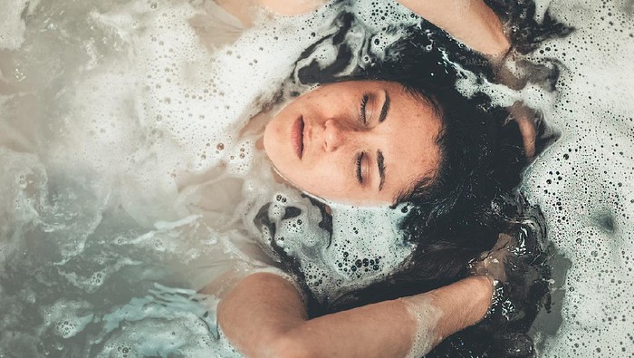 TIdak Boleh Langsung Mandi Saat Berkeringat, Mitos Atau Fakta?