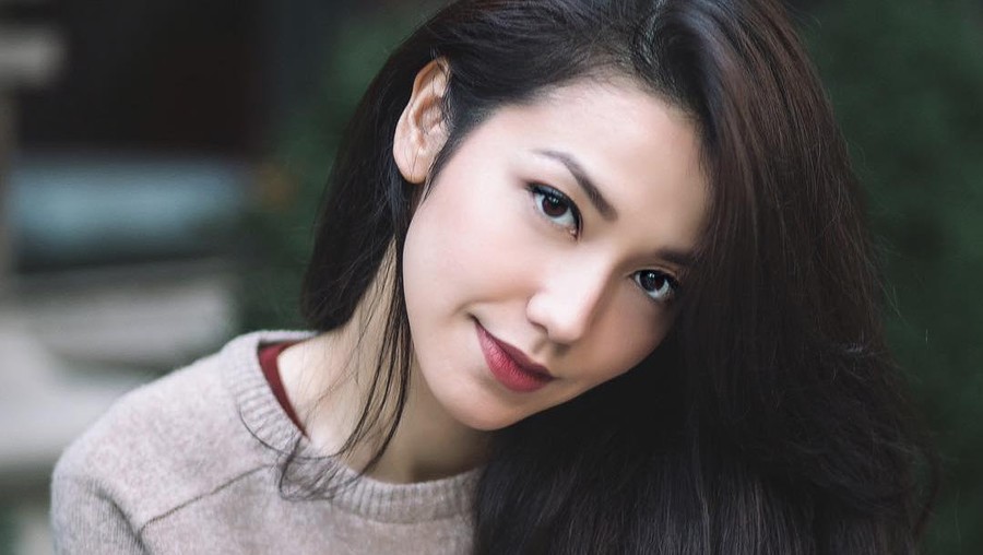 Velove Vexia, Kandidat 100 Perempuan Berwajah Sempurna