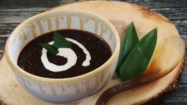 Bubur injin dikenal juga sebagai bubur ketan hitam khas Bali. Di Bali bubur ini bisa disajikan sebagai menu sarapan atau pun sebagai menu pencuci mulut.