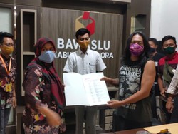 Bupati Blora Dilaporkan ke Bawaslu Diduga Bagi Bantuan Isi Masker Paslon