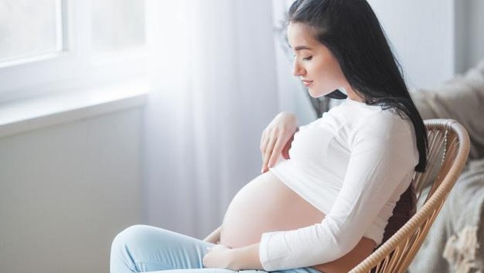 Hati-Hati, Bahan-Bahan Skincare Ini Tidak Boleh Digunakan Selama Hamil!