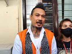 Peluk Ibunda, Jerinx Langsung Gandeng Nora Alexandra