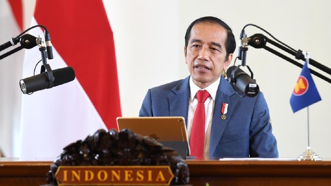 Analisis Indef menunjukkan 49,9 persen percakapan di medsos mempunyai sentimen negatif ke Jokowi terkait lima isu termasuk Ciptaker.