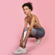 Wanita dengan Rambut Keriting Alami Tetap Bisa Olahraga dengan Nyaman, Begini Tipsnya!