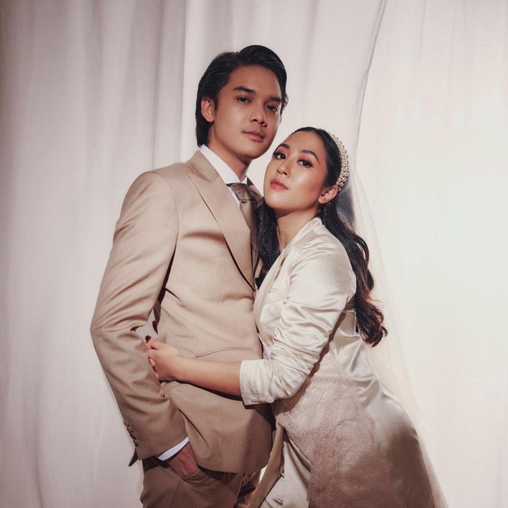 <p>Pernikahan Sherina dan Baskara sempat mengejutkan publik karena diadakan diam-diam, jauh dari sorotan media. (Foto: Instagram @sherinasinna)</p>
