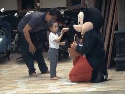 Bertemu Anak Usai Terpisah 1,5 Tahun, Polwan  Beri Kejutan Mengharukan
