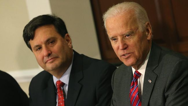 Biden Appoints Ron Klain to be White House Chief of Staff