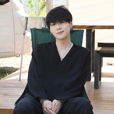 Suga Frustrasi Tak Bisa Ikut Promosi Bareng BTS Usai Operasi Bahu