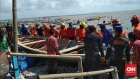Surabaya Timur Banjir Rob, Puluhan Perahu Nelayan Rusak