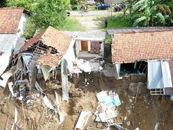 4 Rumah di Kebumen Tergerus Longsor, Posisinya Jadi Menggantung