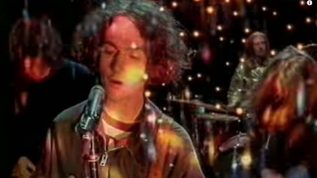 Grup alternatif legendaris asal Skotlandia, Teenage Fanclub, menggambarkan kerinduan akan rumah dalam lagu baru bertajuk Home.