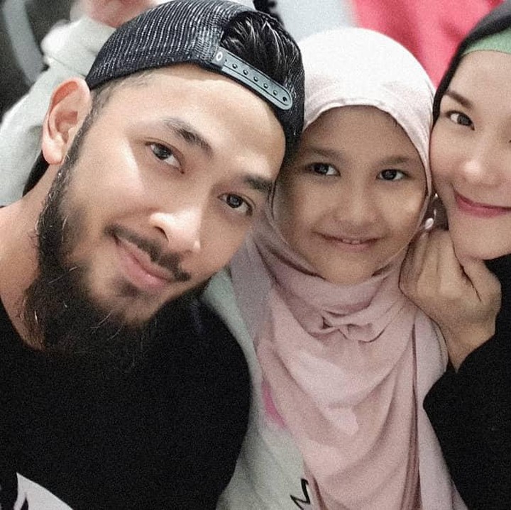 <p>Istri Uki, Meta Yunatria kerap membagikan foto bahagia Uki dan anak-anaknya. (Foto: Instagram @methayuna)</p>