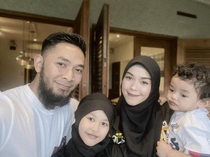Hijrah & Menghilang Usai Mundur dari NOAH, Intip 7 Foto Uki Bareng Keluarga