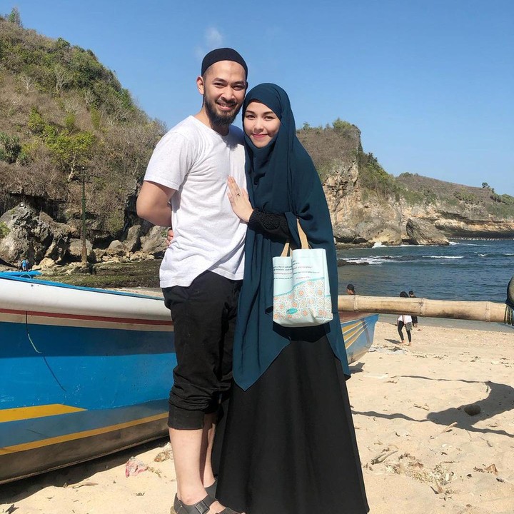 <p>Uki mengunggah surat perpisahaan yang ditujukan langsung untuk NOAH dan para penggemarnya. (Foto: Instagram @methayuna)</p>