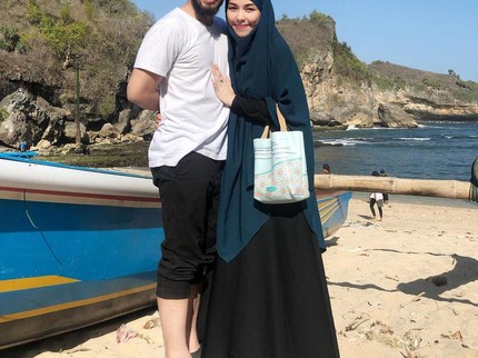 Istri Uki eks NOAH Melahirkan Anak Laki-laki, Arti Namanya Islami Banget Bun