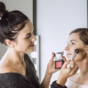 Cek Makeup Pouch Kamu, 5 Jenis Makeup Ini Cepat Kadaluarsa