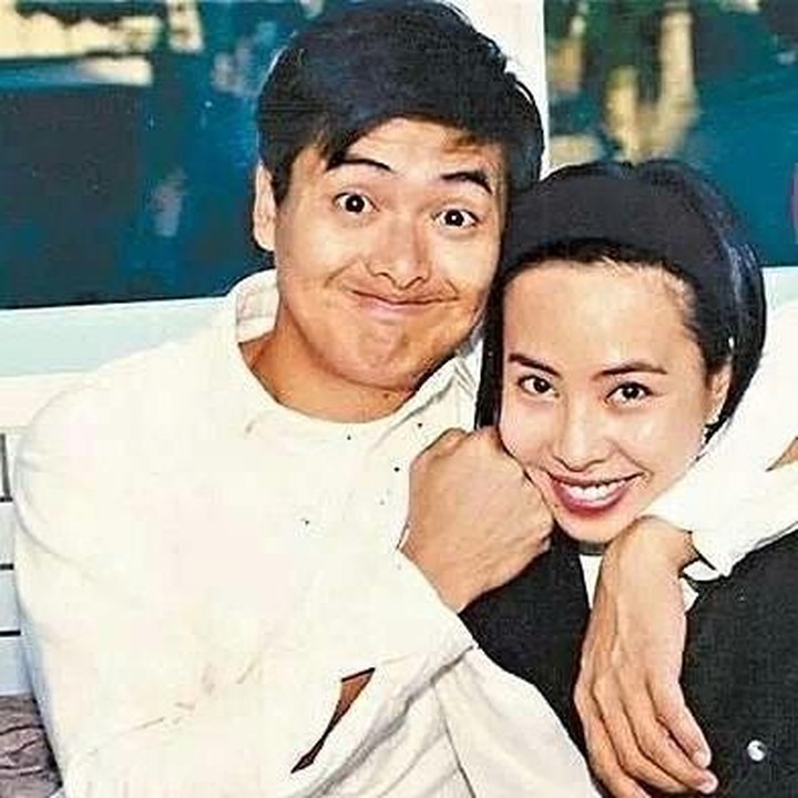 <p>Sebelum menikah dengan Jasmine Tan, Chow Yun Fat pernah gagal menjalin rumah tangga. Untungnya, pernikahan aktor ini dengan istrinya yang sekarang berlangsung harmonis nih. (Foto: Instagram @chowyunfat_fanpage)</p>
