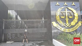 FOTO: Mengetuk Kejagung di Aksi 22 Tahun Tragedi Semanggi I