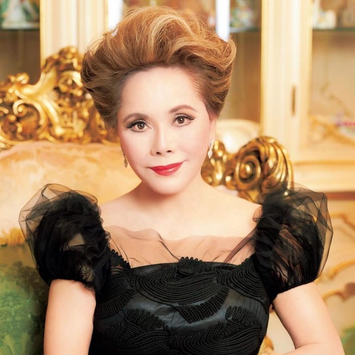 <p>Kini usia Ratna Sari Dewi sudah 81 tahun, Bunda. Meski begitu, ia masih tampak cantik, lho. Semoga ia selalu diberikan kesehatan, ya. (Foto: Instagram/@dewisukarnoofficial)</p>