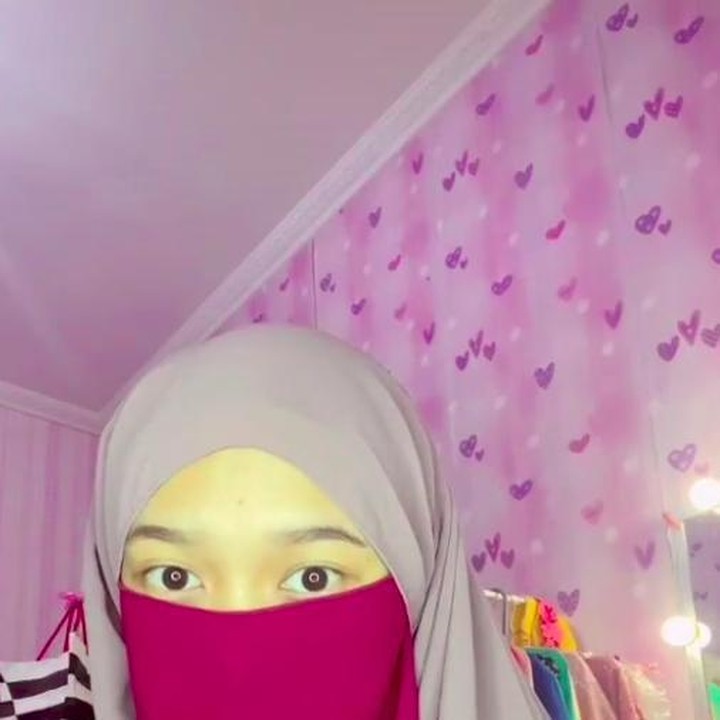 <p>Videonya kemudian menjadi viral dan Frides mulai membuat konten tentang keagamaan. (Foto: TikTok @fridesides)</p>