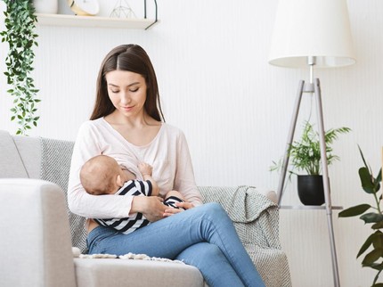 7 Tips Aman Menyusui saat Busui Mengalami Milk Blister