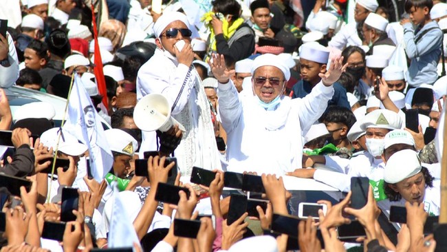 Camat Megamendung Bogor menyatakan dari 20 reaktif pasca kerumunan kedatangan Rizieq Shihab hanya satu orang yang positif Covid-19.