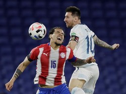 Wow! Lionel Messi Terbang Saat Lawan Paraguay