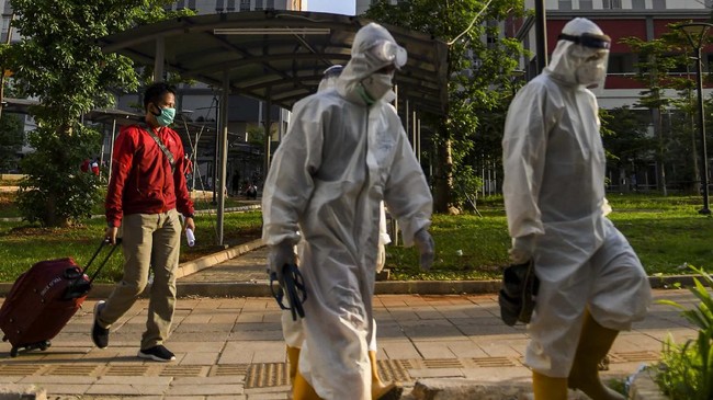 Presiden Jokowi mengamini penyebaran virus corona di Indonesia mulai menurun, namun tetap meminta masyarakat mematuhi protokol kesehatan.