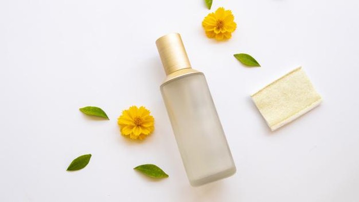 Perbedaan Hydrating dan Exfoliating Toner Serta Cara Penggunaannya