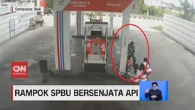 VIDEO: Perampok Berjaket Ojol Todong Pistol ke Pegawai SPBU