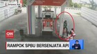 VIDEO: Perampok Berjaket Ojol Todong Pistol ke Pegawai SPBU