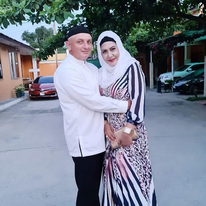<p>4. Atha dan suaminya juga terlihat selalu mesra lho, Bunda. Mereka tampak sering menghabiskan banyak waktu untuk bersama. (Foto: Instagram @shechahsagran)</p>