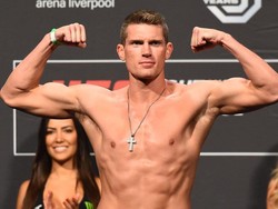 Youtuber Ini Cobain Rasanya Kena Tendangan Petarung UFC