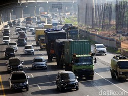Macet 4 Km, Polisi Setop Sementara Penyekatan di Tol Cikarang Utama